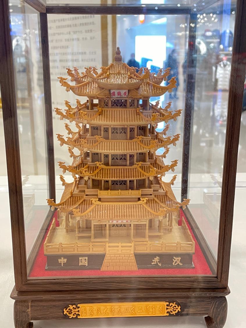 非遗绝技薪火相传,父子接力传承武汉木雕船模技艺