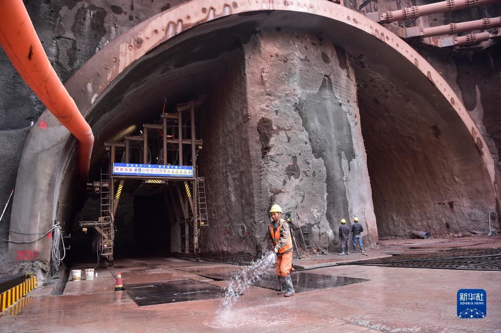 重庆轨道交通15号线一期工程加紧施工