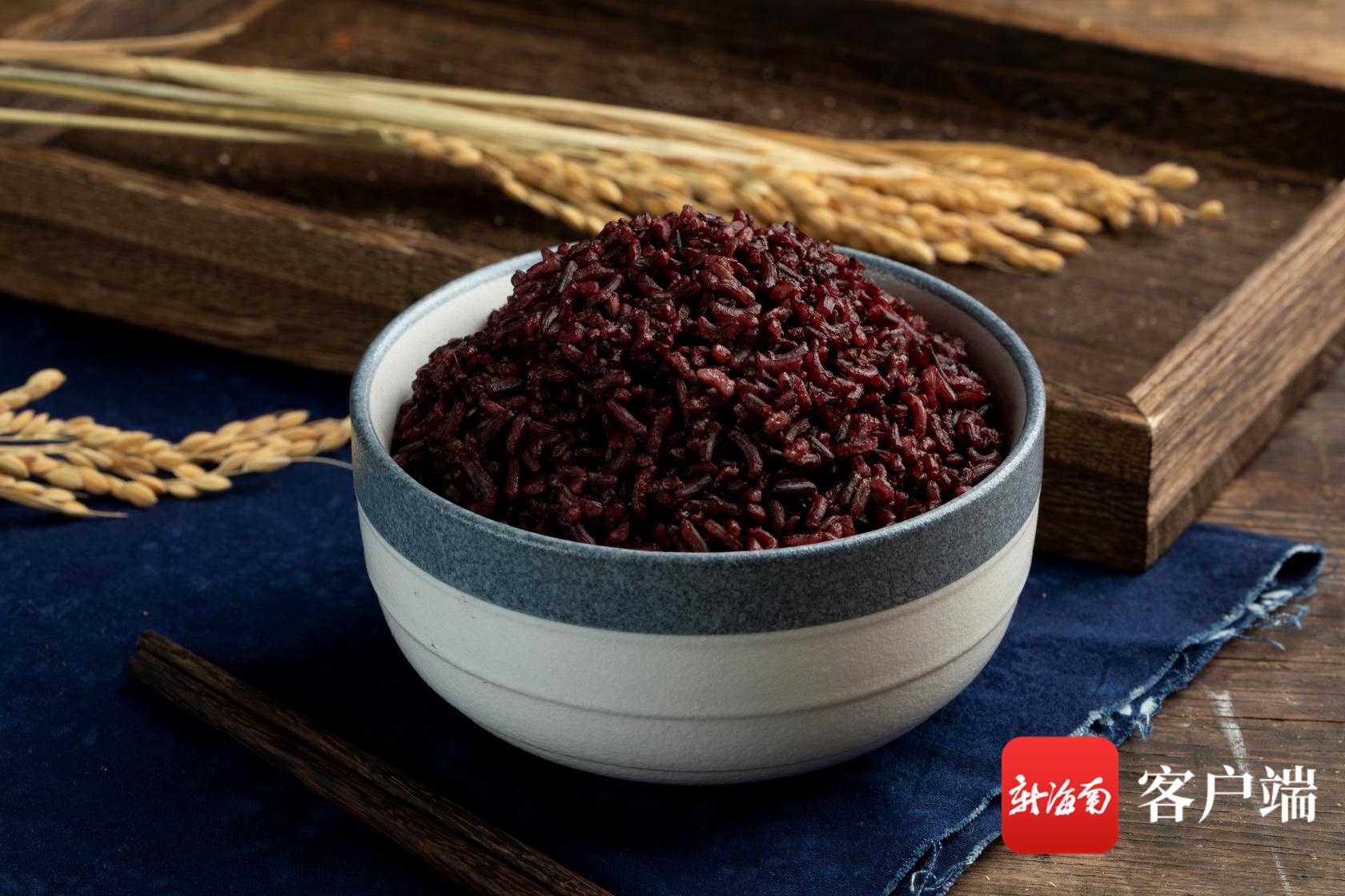 逛冬交会吃香烤乳猪 临高本地特产集中亮相