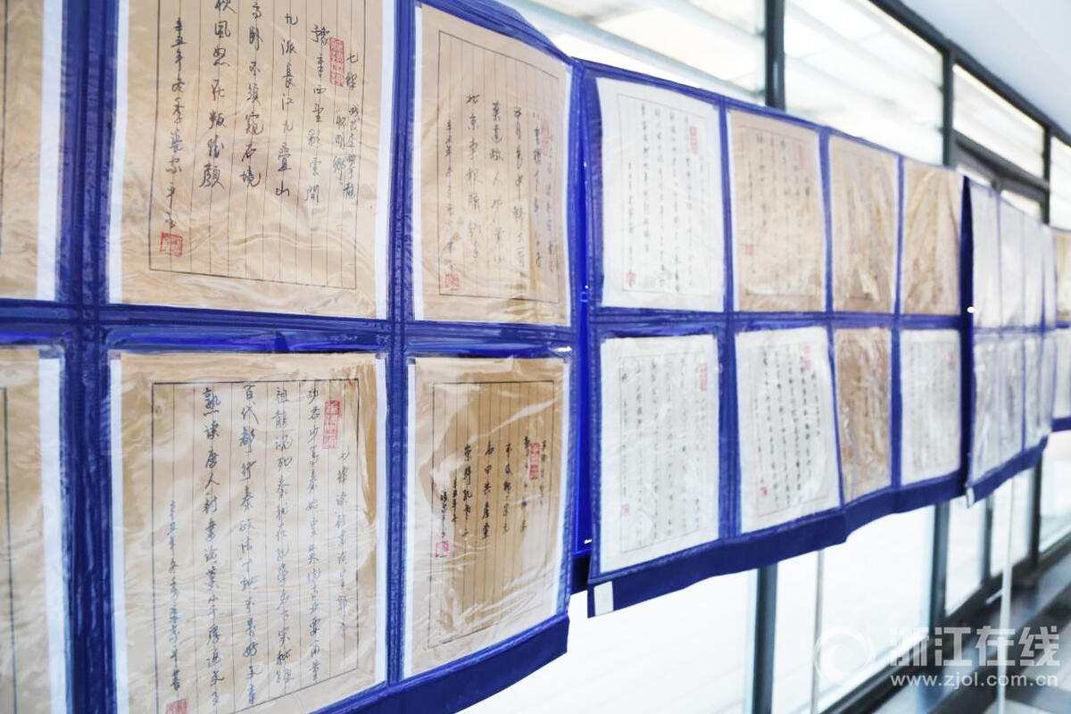 对抗帕金森 杭州这位残疾人手写150幅硬笔书法