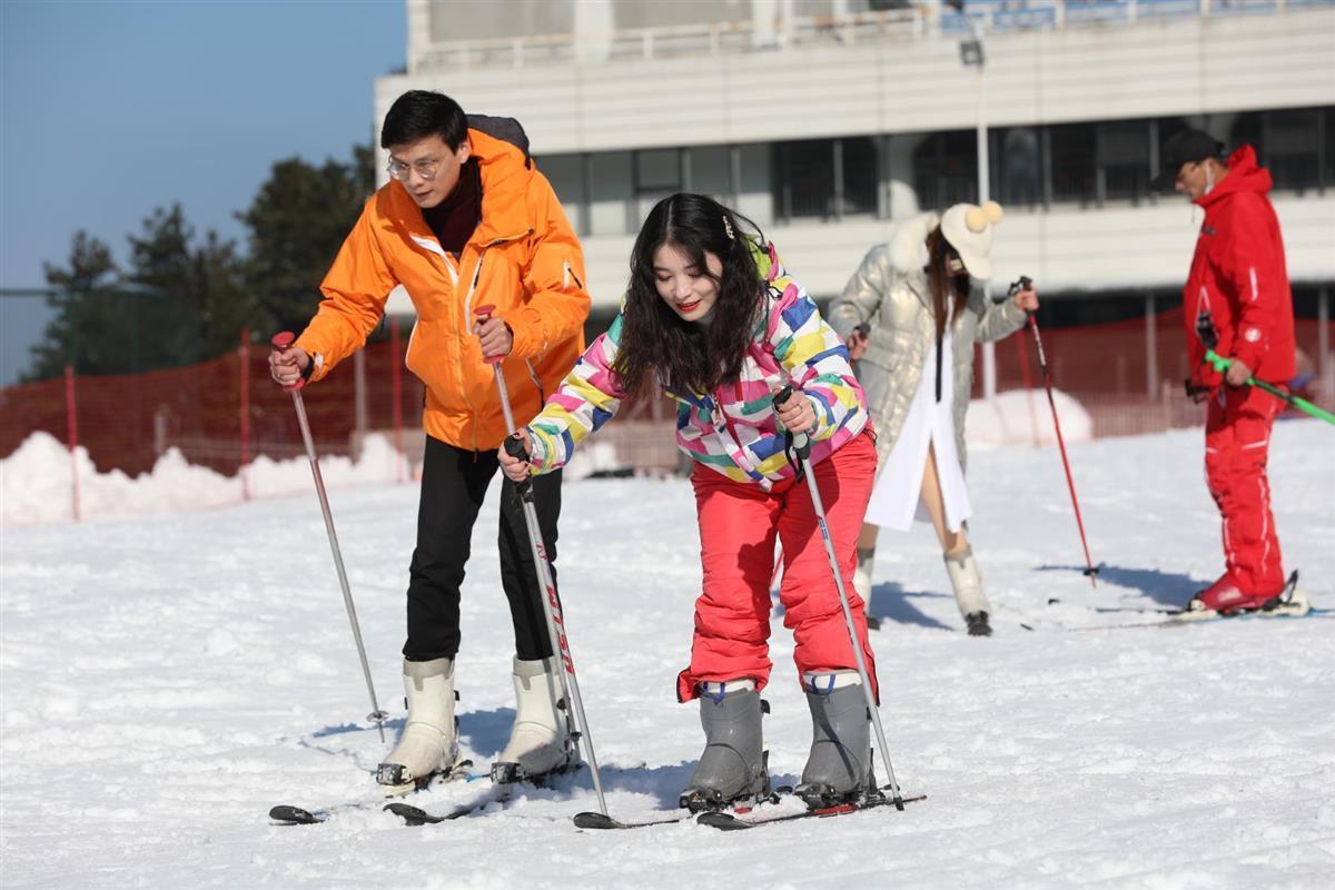通山九宫山滑雪场_咸宁九宫山滑雪几月份_九宫山滑雪时间2021