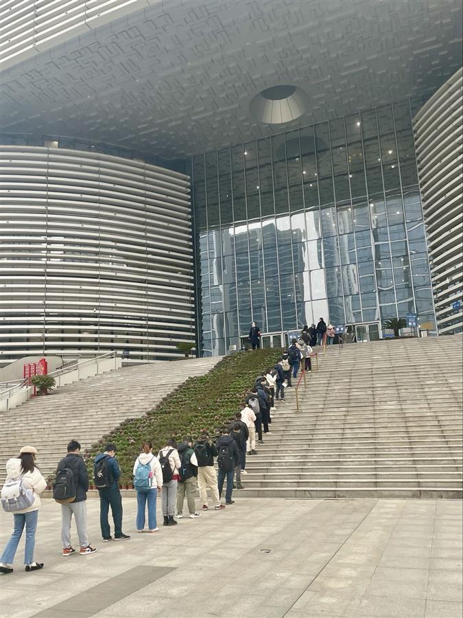 2021年200余万名读者走进湖北省图书馆借阅榜前十的读者年均借书220本