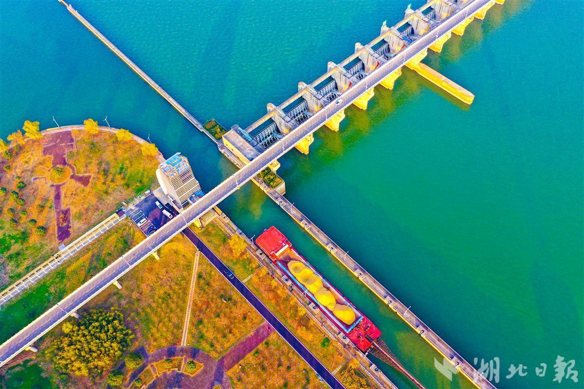 崔家营航电枢纽通航吨位超800万吨