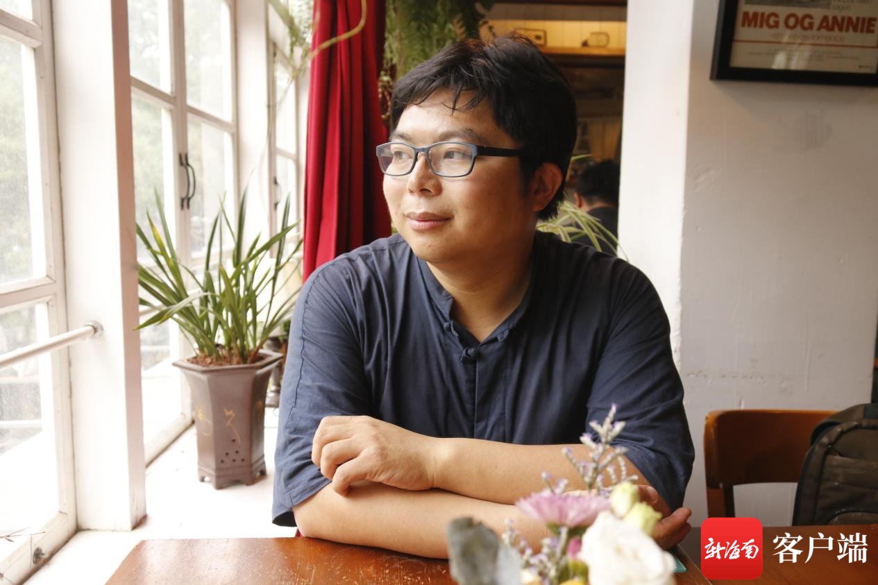 本期,新海南客户端文化频道,海南国际传播中心专访知名青年作家侯磊