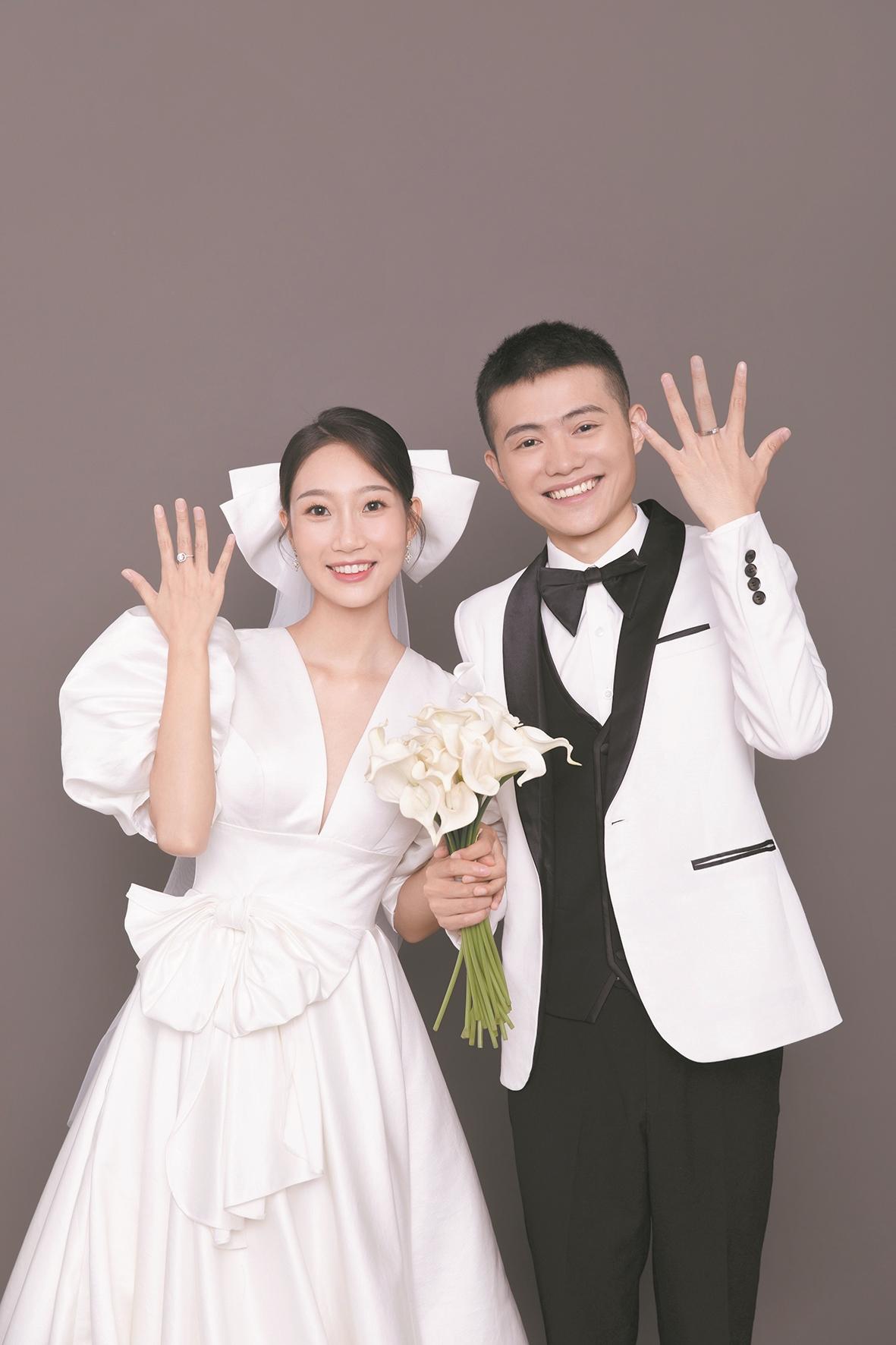 拥有的证件,从身份证,团员证,从小到大的毕业证,普通话水平测试等级