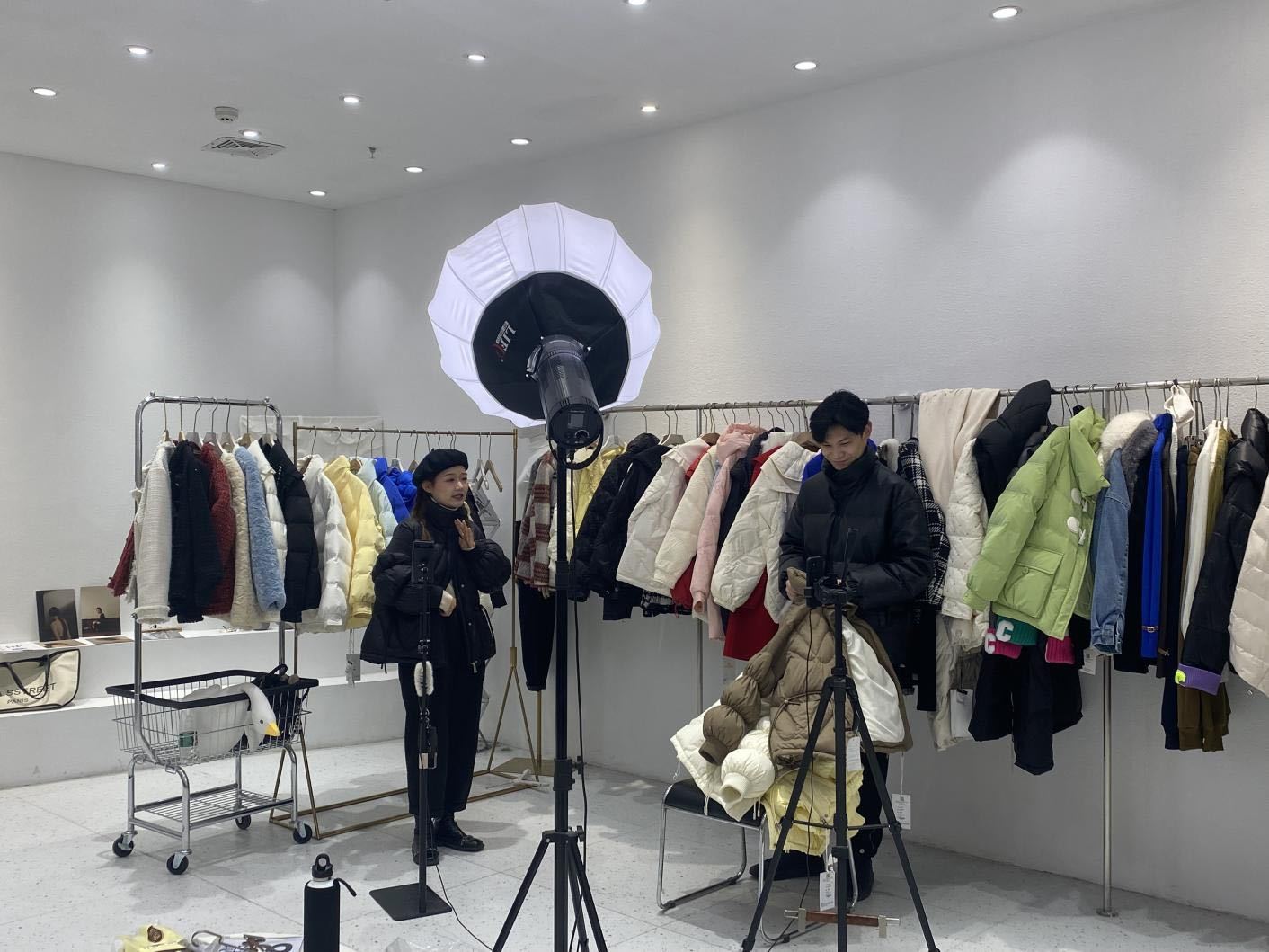 30余汉正街服装品牌移师汉口北做直播