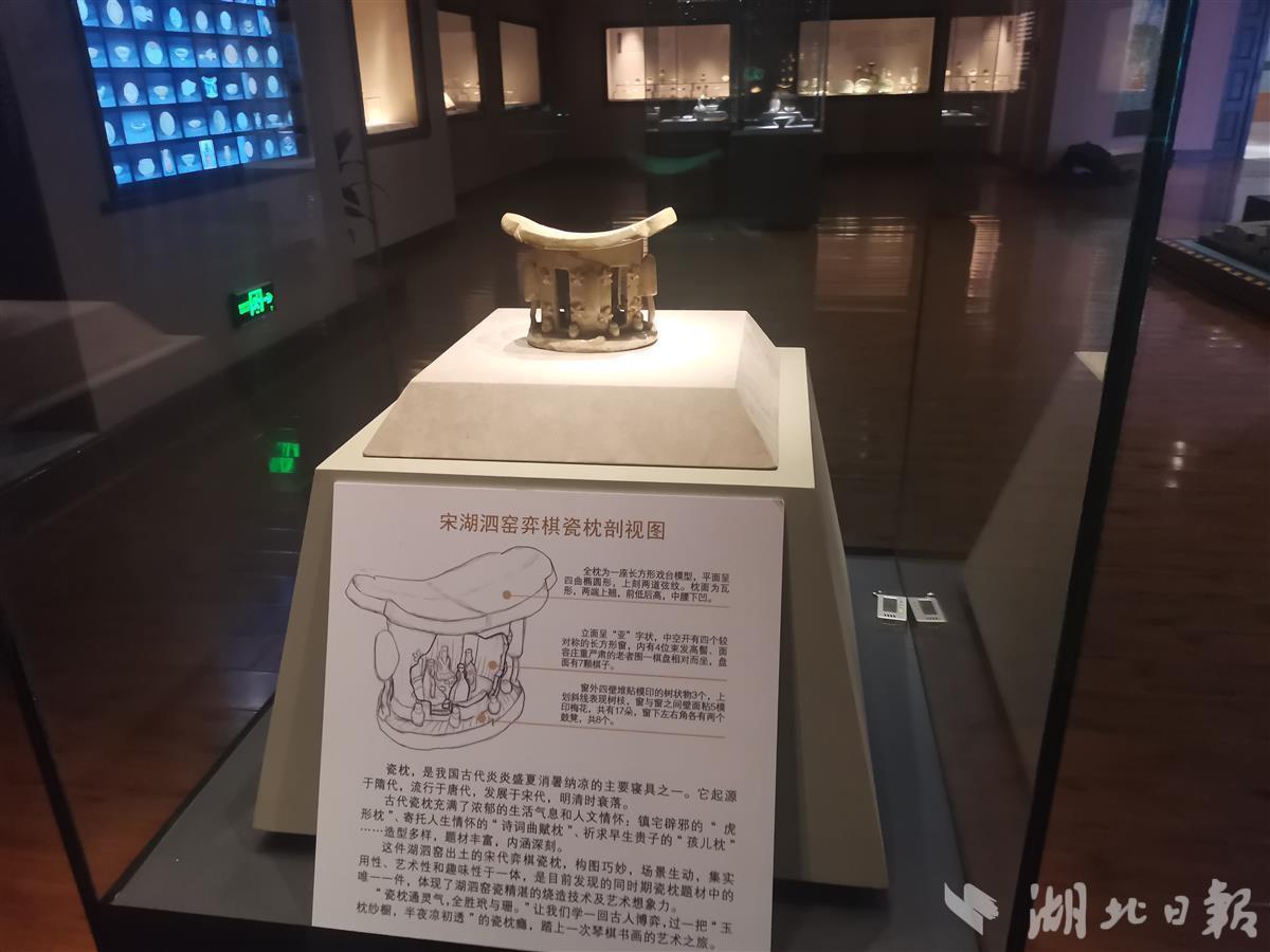 武汉博物馆馆长王瑞华介绍,展览由武汉博物馆,武汉市文物考古研究所联