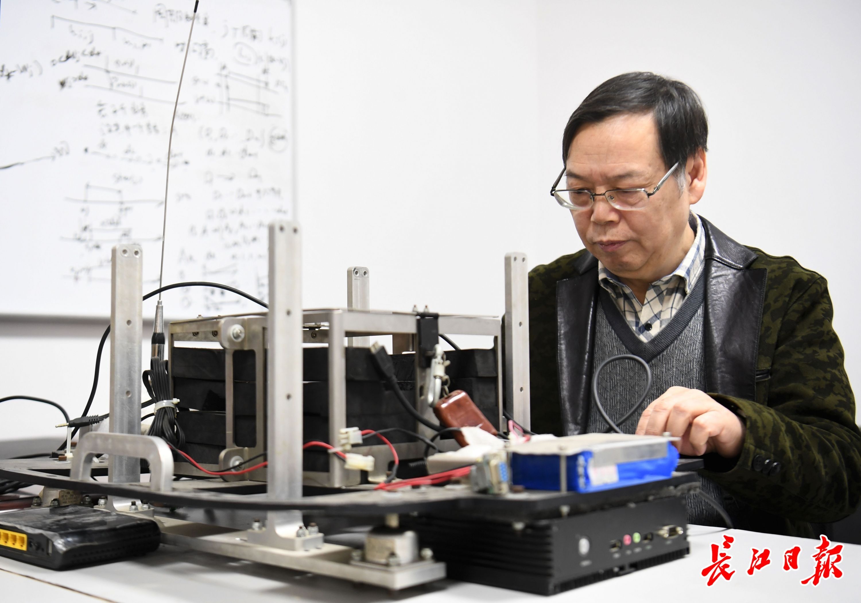 长江日报读 近日在武汉大学测绘遥感信息工程国家重点实验室采访了