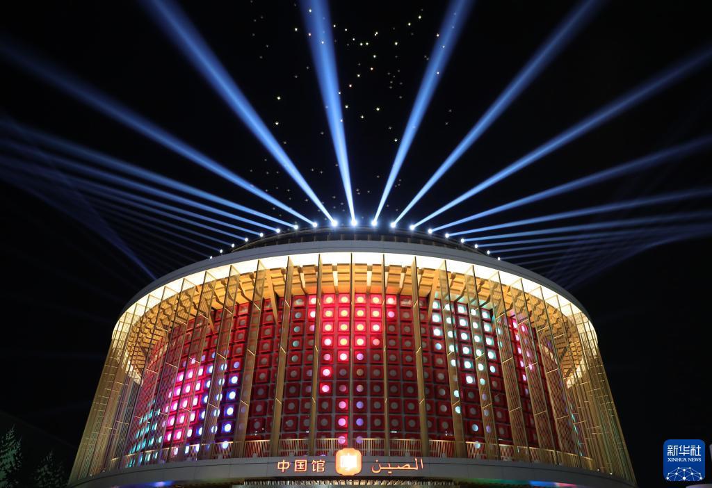 迪拜世博会中国国家馆日灯光秀上演
