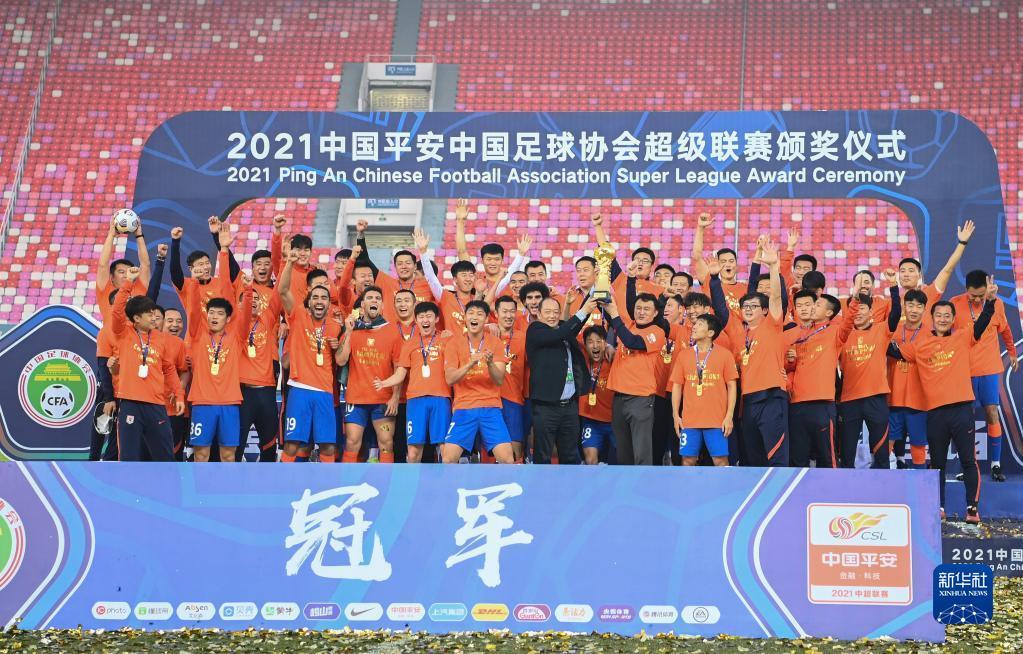 2021赛季中国足球超级联赛第22轮(第二阶段)争冠组比赛中,山东泰山队