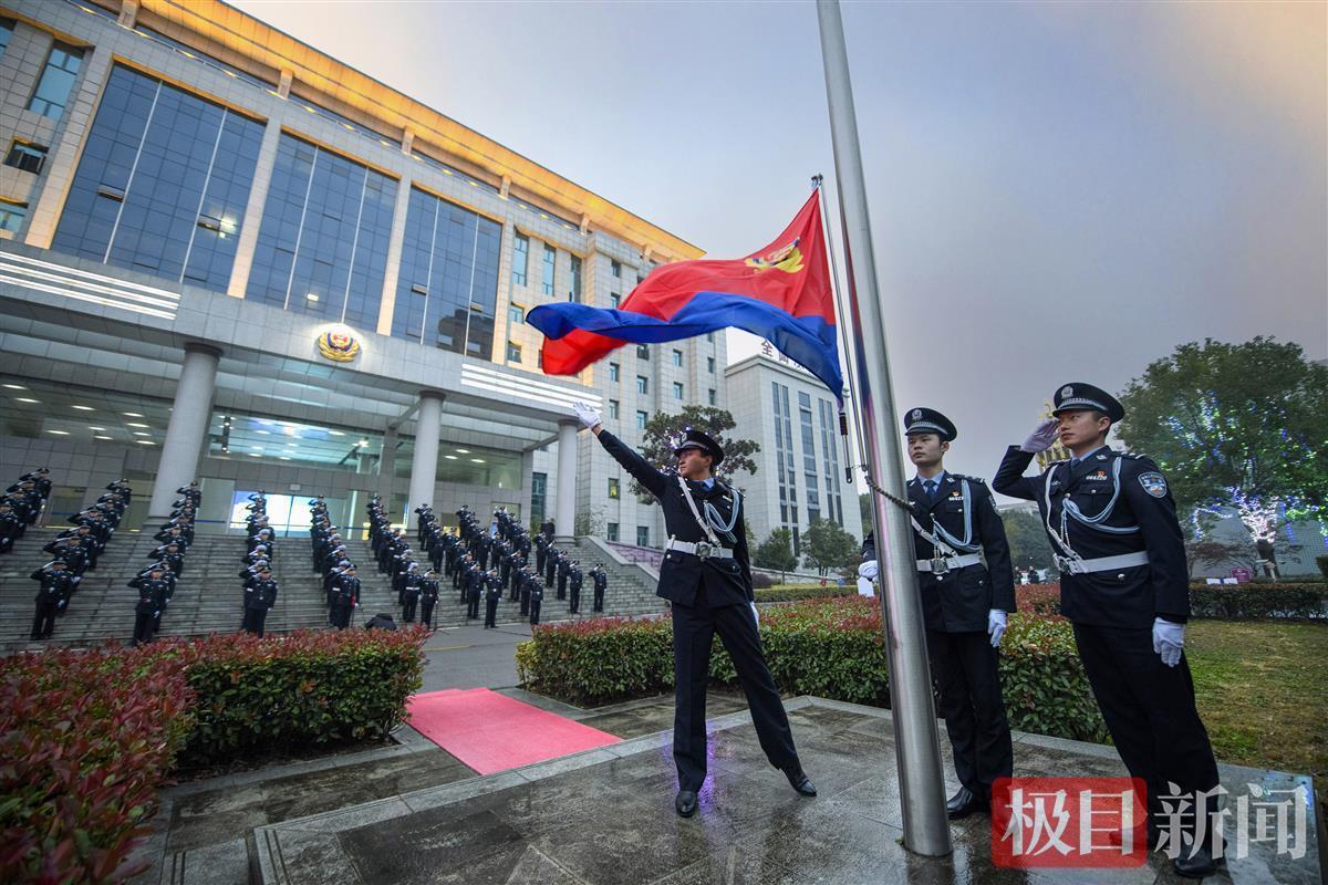 宜城市副市长张雪峰图片