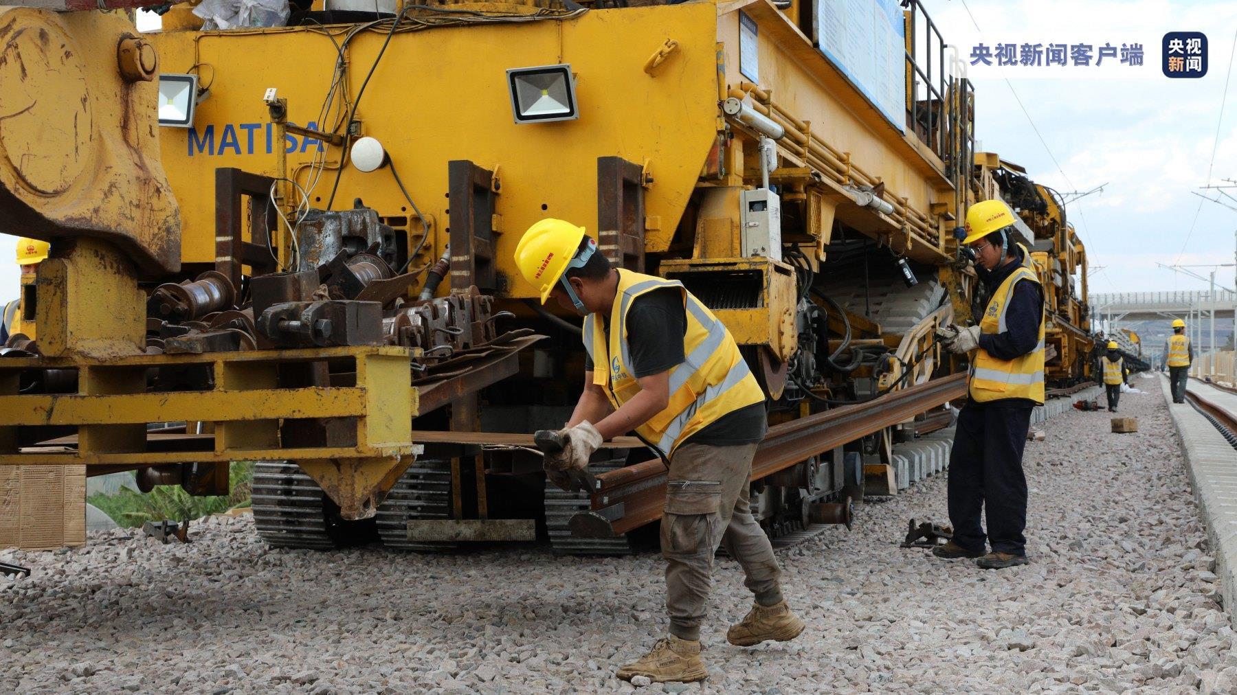 我国首条民族自治州内城际高铁弥蒙高铁全线铺轨完成