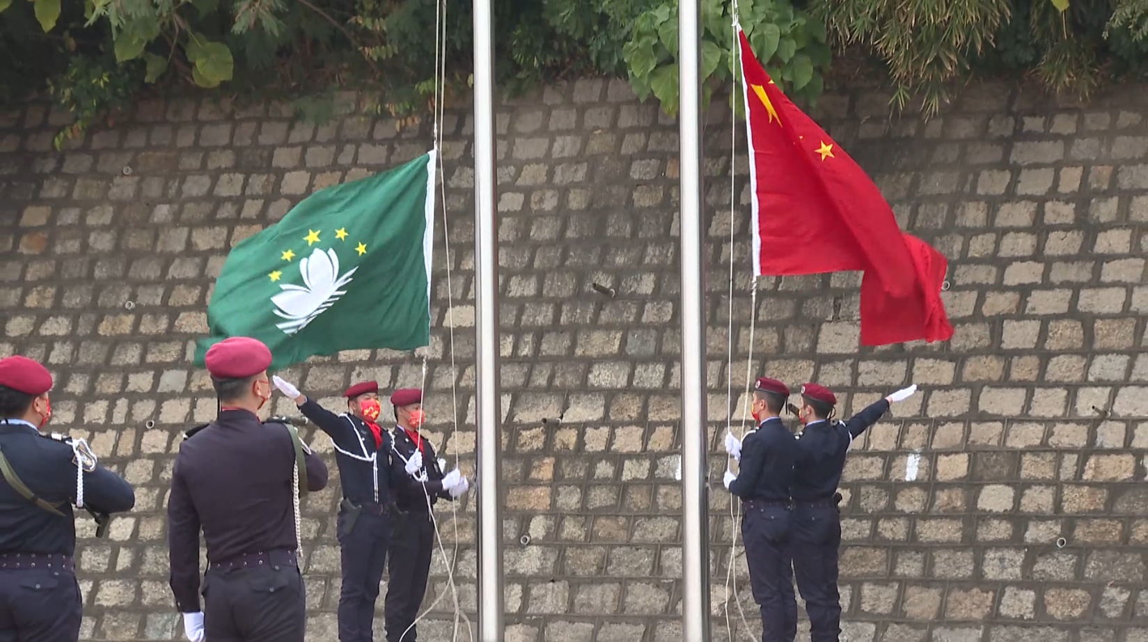澳门举行升旗和检阅仪式庆祝中国人民警察节
