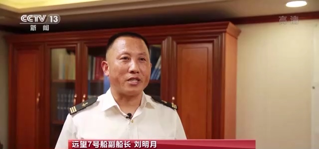 这几天在远望7号船上,最忙碌的要数后勤工作人员了.