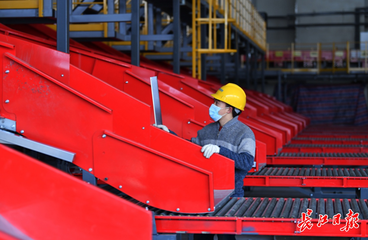 货物无需人工分拣自动跑到卡口武汉顺丰丰泰产业园4月投用