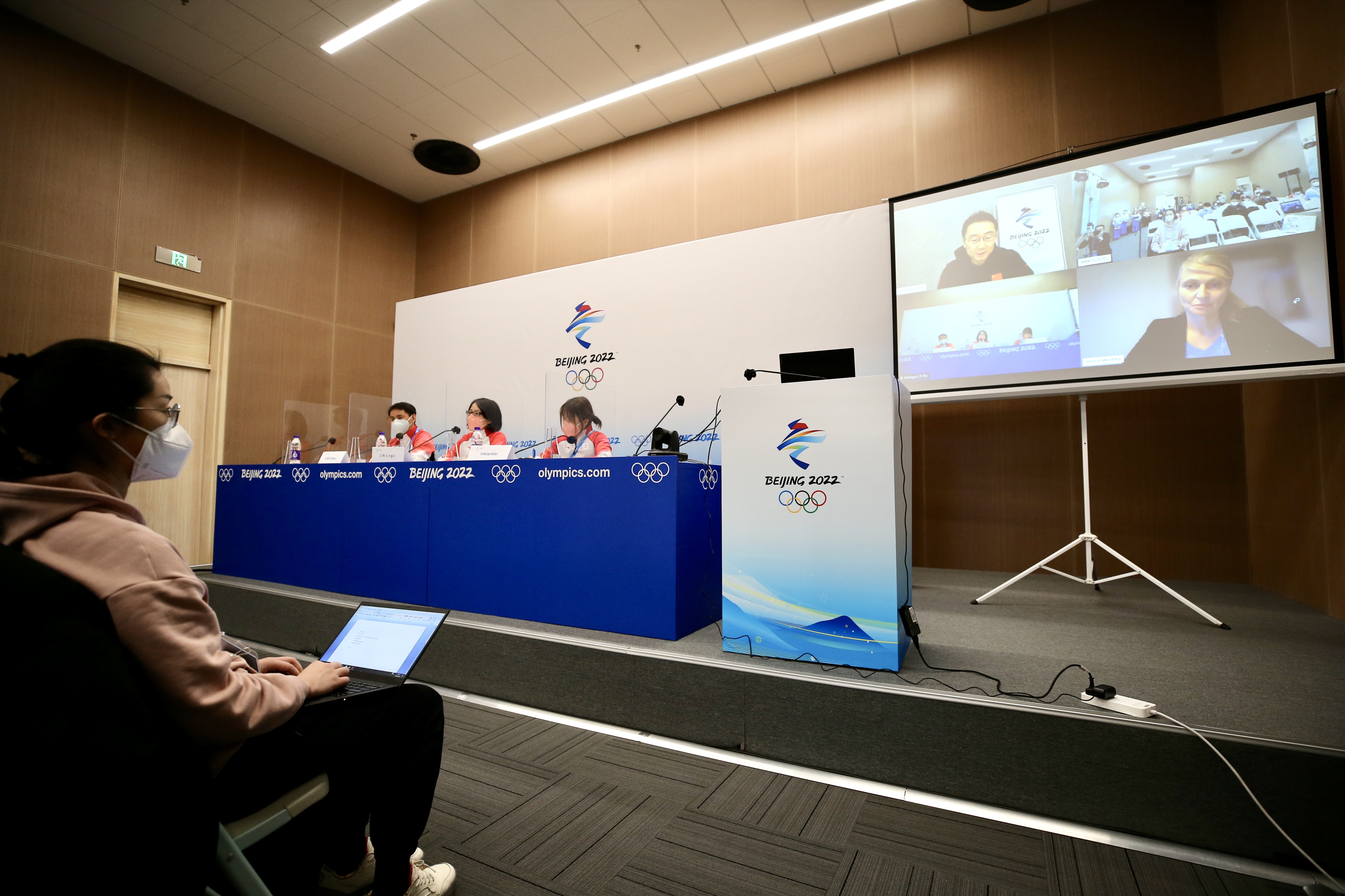张威)2022年1月26日,北京冬奥组委在北京冬奥会主媒体中心召开新闻