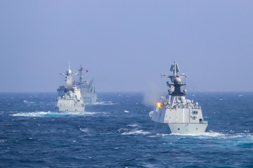 南部战区海军某登陆舰支队实战化训练掠影