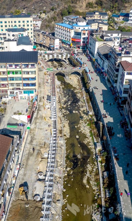 五峰彻底改善老县城交通环境