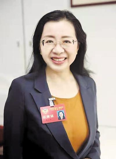 韩立群委员建议弘扬工匠精神培养高技能人才