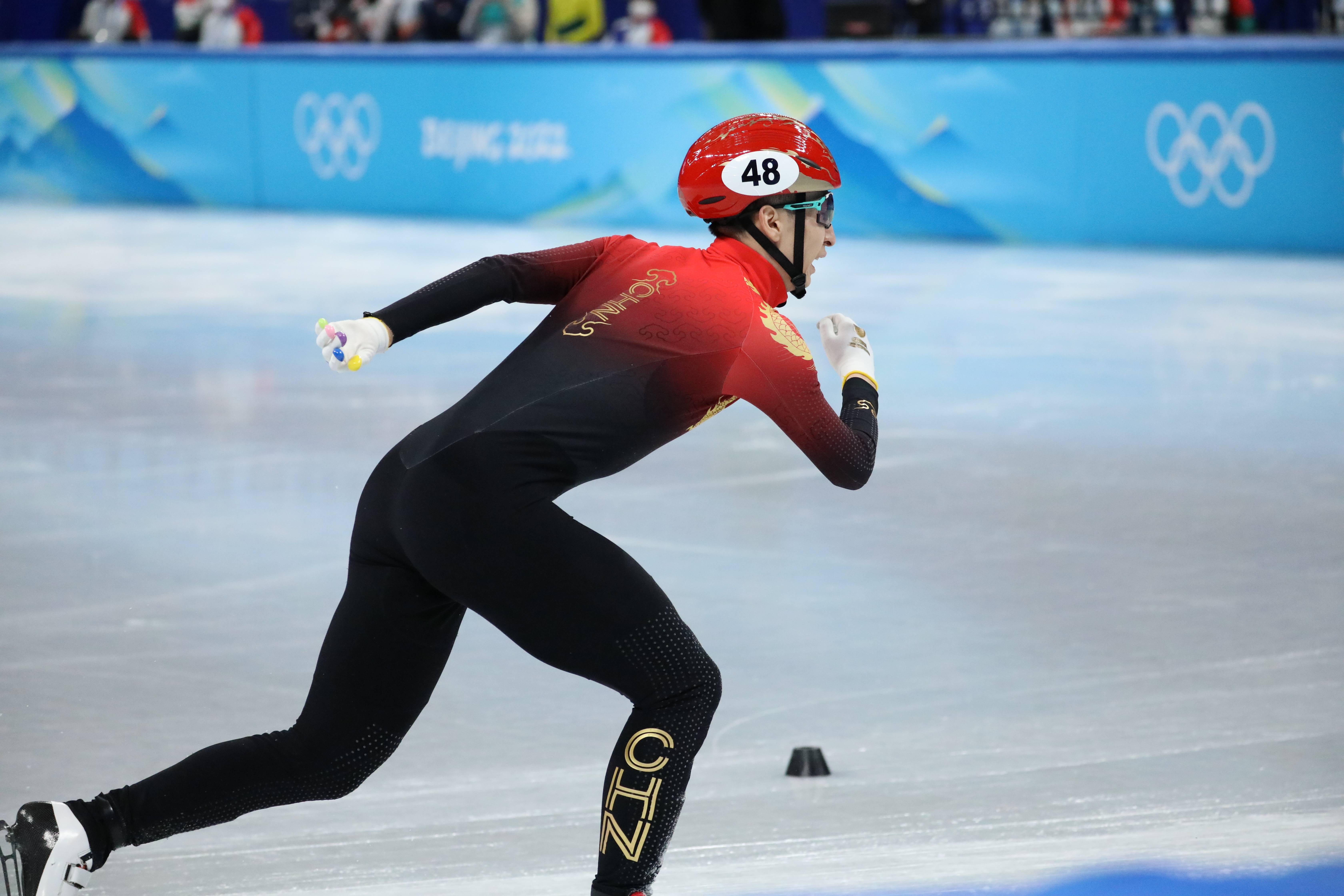 武大靖晋级短道速滑男子1000米半决赛