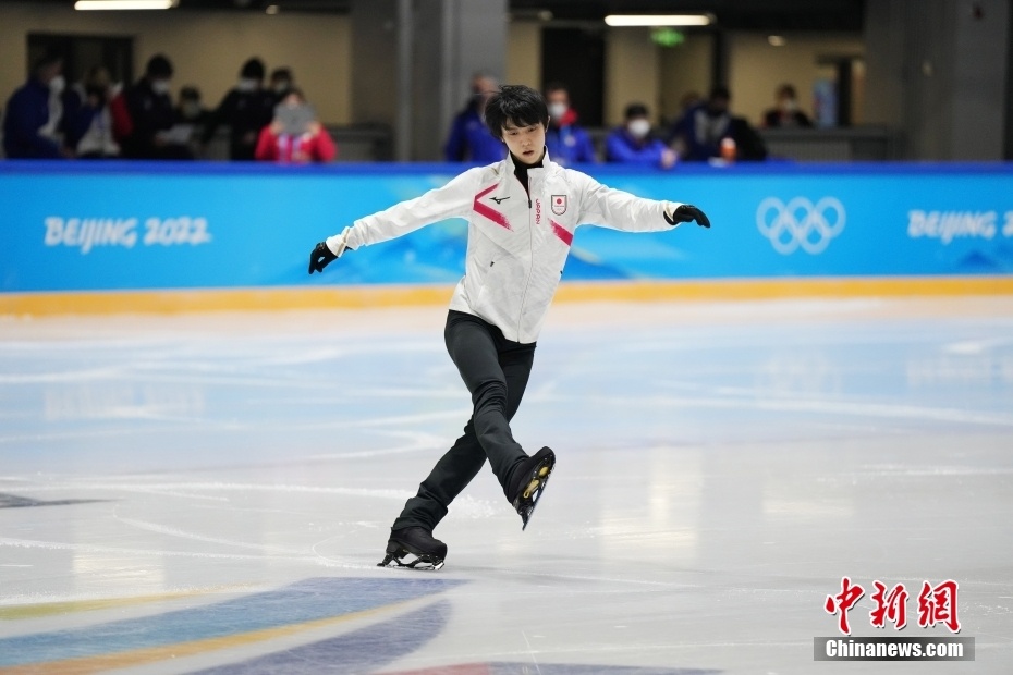 日本花樣滑冰選手羽生結弦進行賽前訓練