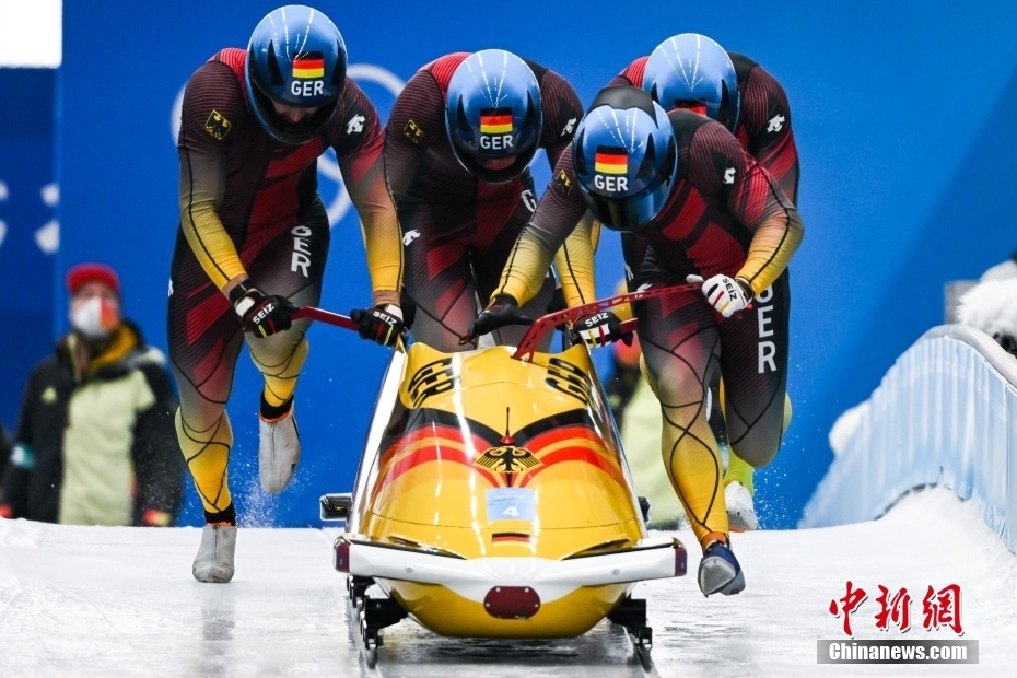 四人雪橇速度图片