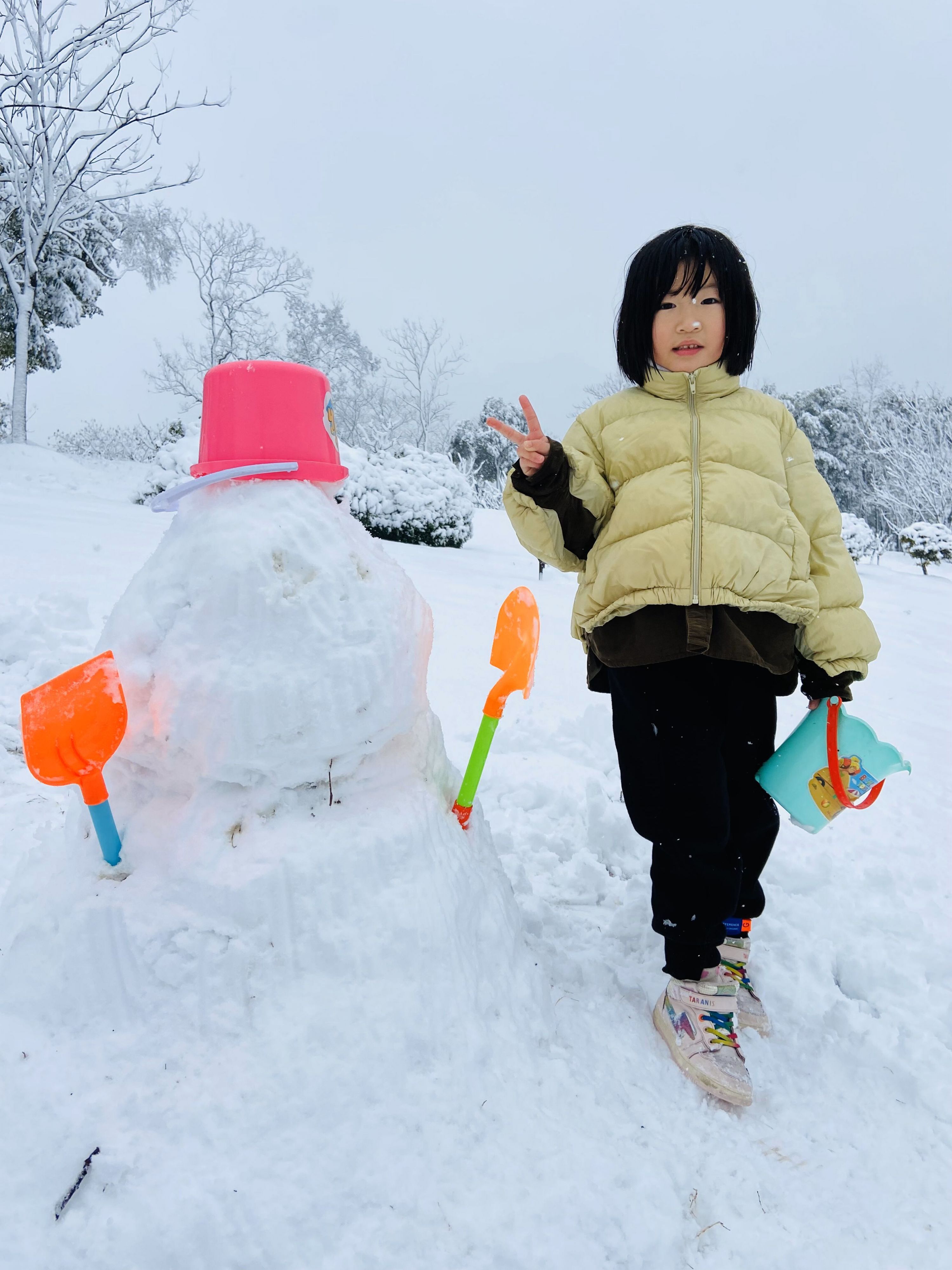 虎年堆雪人图片