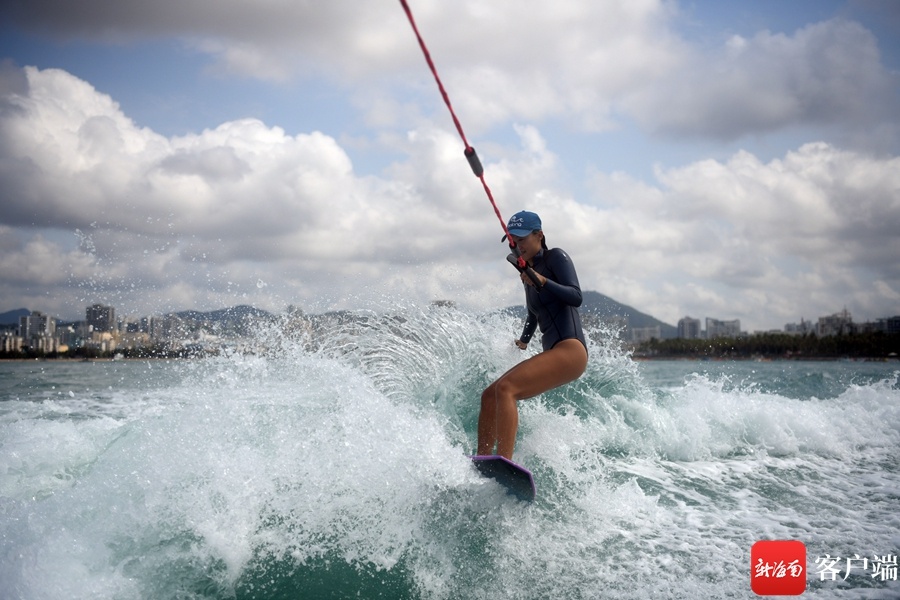 晓峰近距离一起来三亚尾波冲浪吧