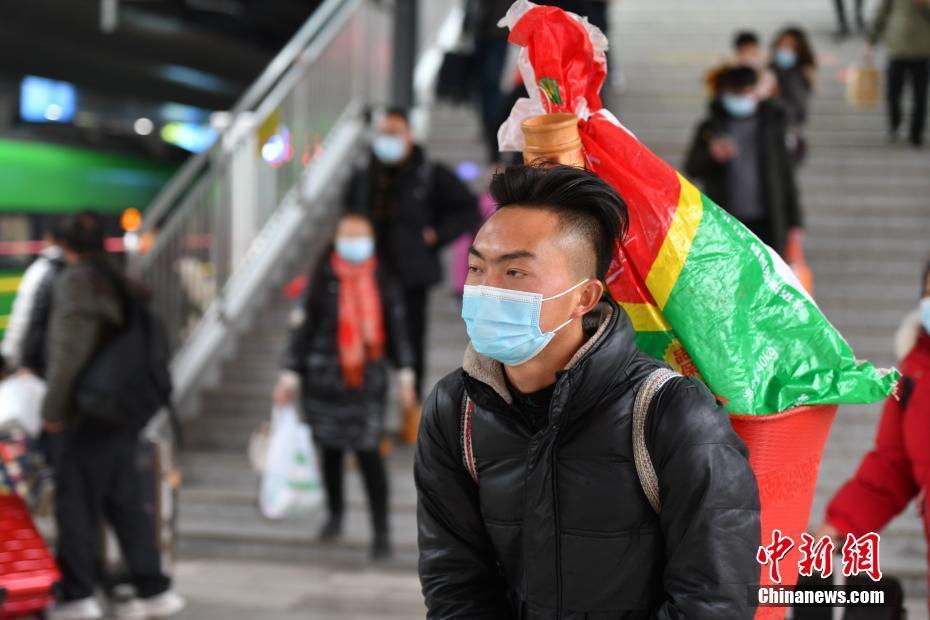 贵阳北站迎来春节假期返程客流高峰