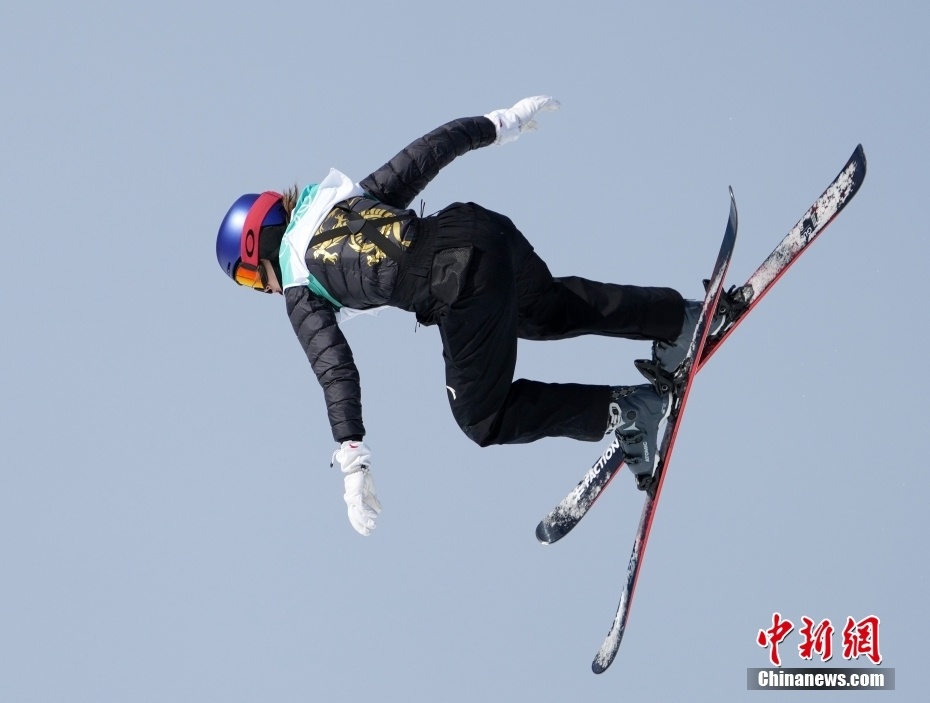 杨硕瑞滑雪图片