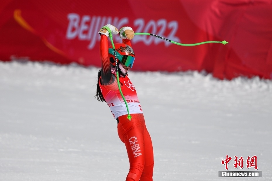 瑞士选手科琳娜祖特尔获得高山滑雪女子滑降冠军