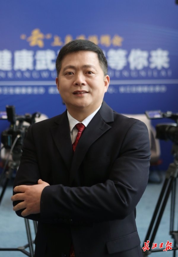 给编制,给安家费,武汉五家医院院长拿出家底直播带"岗"