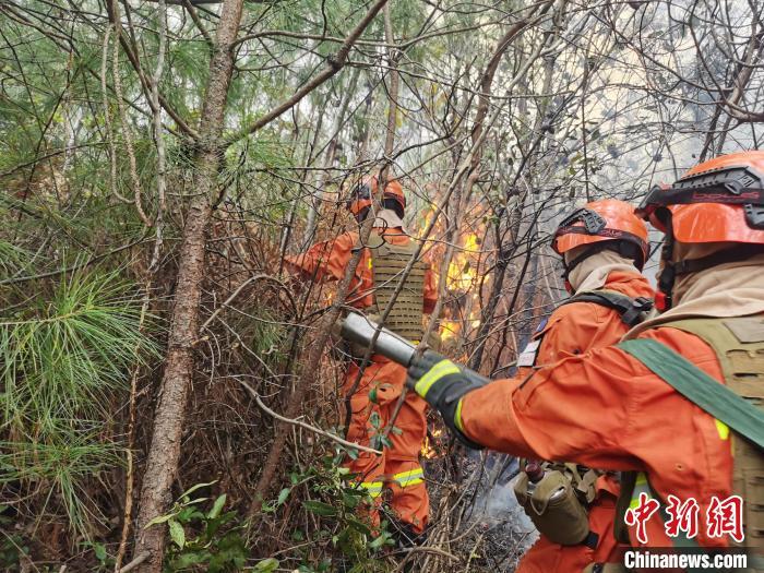 記者15日下午從雲南省森林消防總隊獲悉:火場