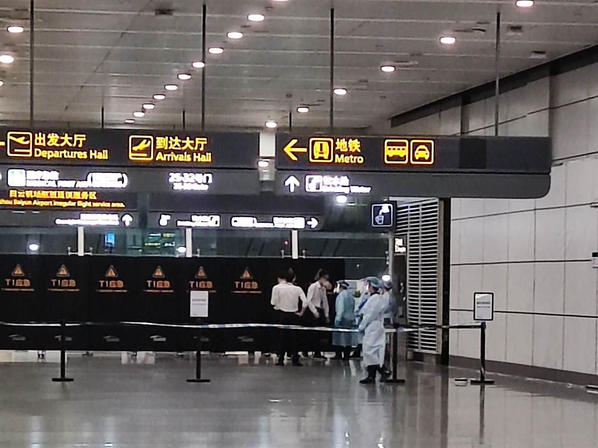 广州白云机场不眠夜失联乘客家属彻夜守候有人给机上同事连拨几小时