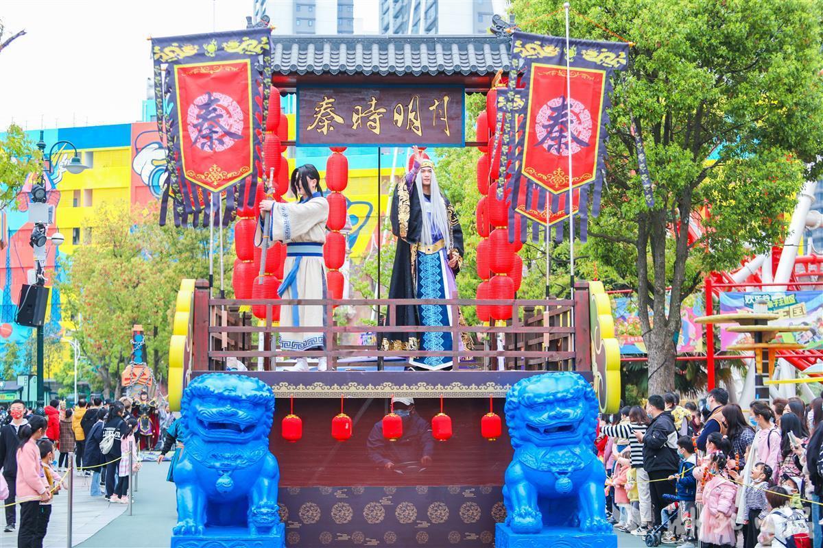 接力春日赏樱季 武汉欢乐谷开启全城国风汉服热潮