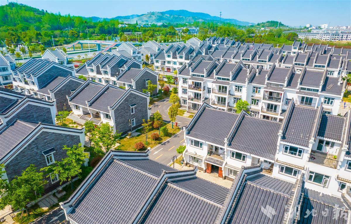 近年来,黄陂区沿木兰大道建设美丽乡村示范带,包括31个美丽乡村建设