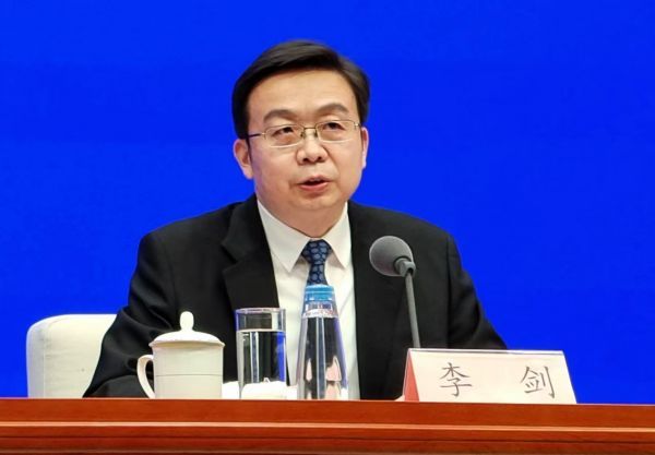 李剑在国务院新闻办介绍人民法院加强知识产权保护工作.