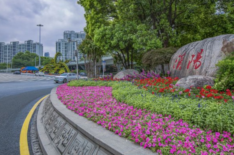 从此爱上等红灯武汉首批花园路口五一换新装