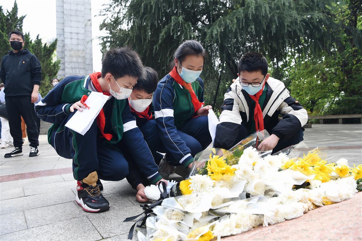 清明祭扫缅怀先烈