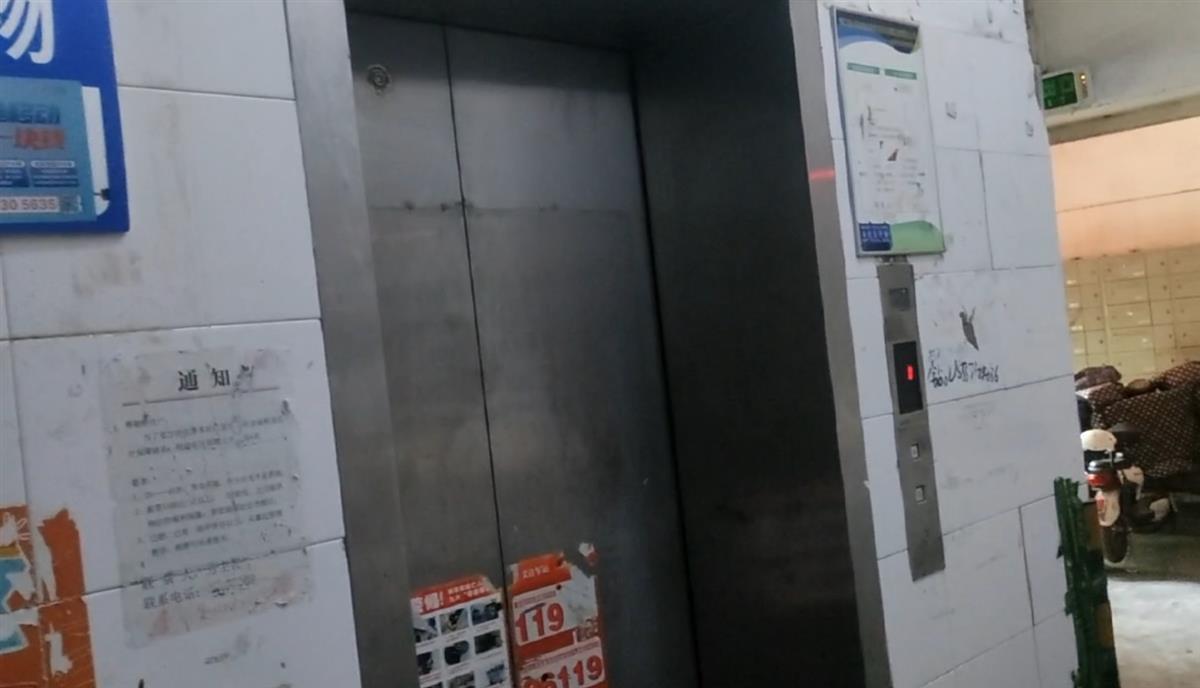 帮到底坏的电梯没修好好的一部又老坏锦江苑小区居民盼新梯