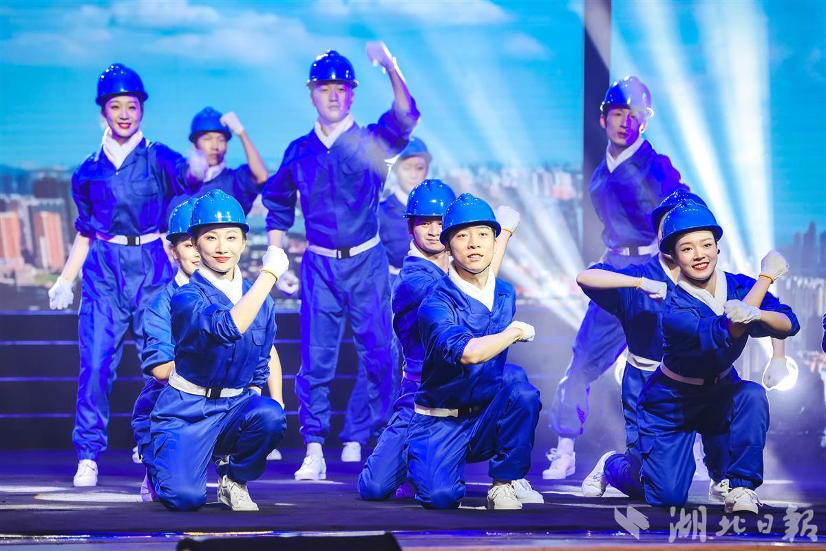 中国梦劳动美庆祝五一湖北职工文艺汇演活动精彩上演