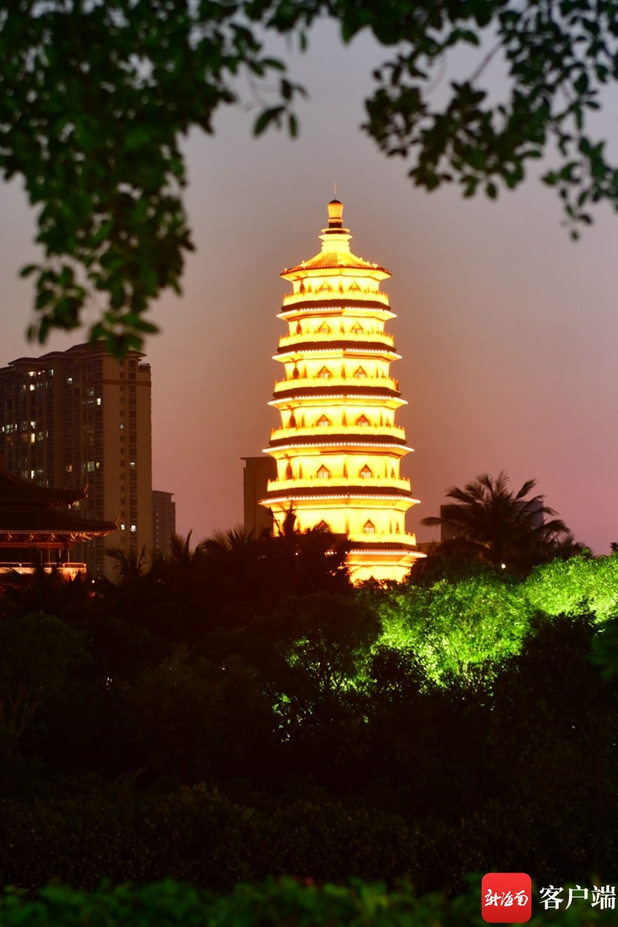 原创组图丨海口明昌塔亮灯美轮美奂