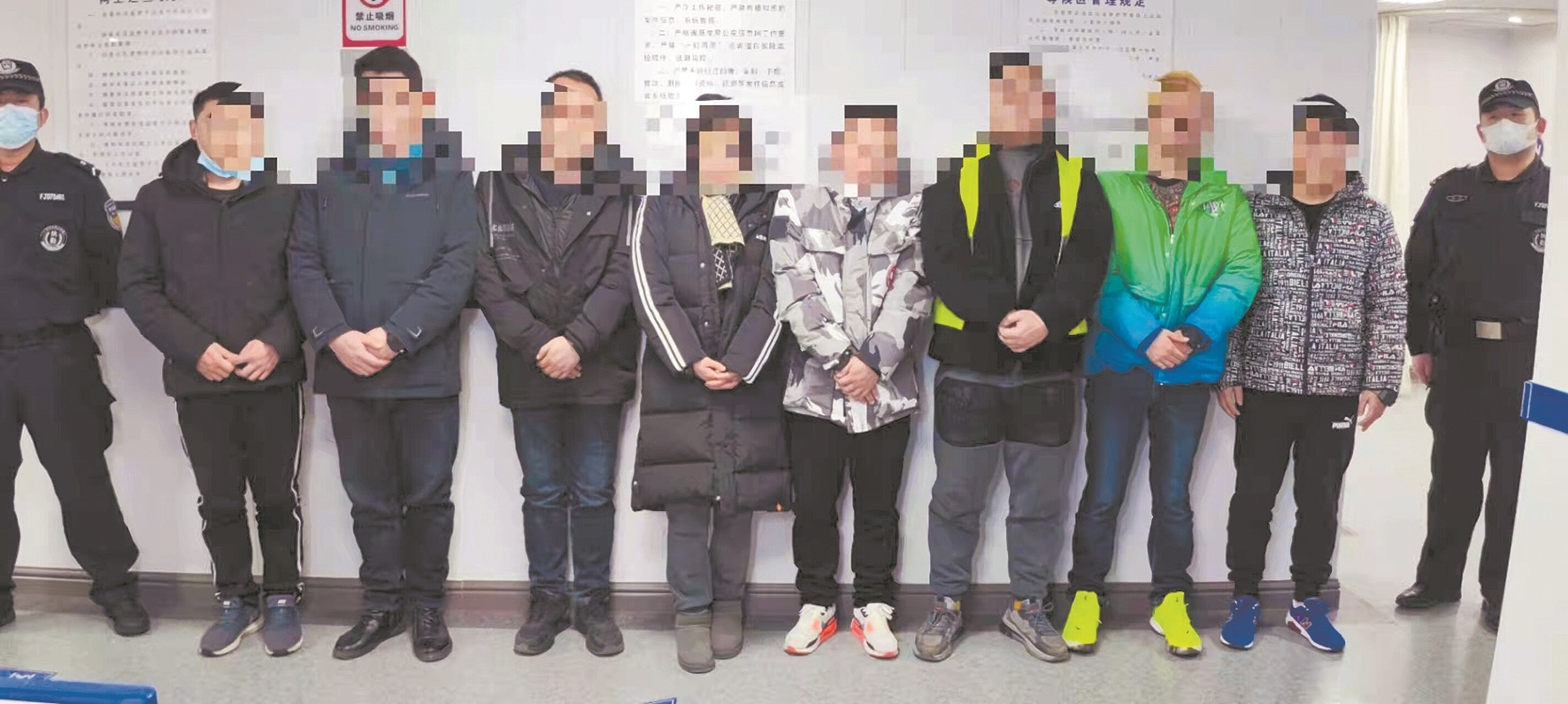 报极目新闻记者 吴昌华 通讯员 杨槐柳 孙逊一栋公寓楼里突发流血冲突