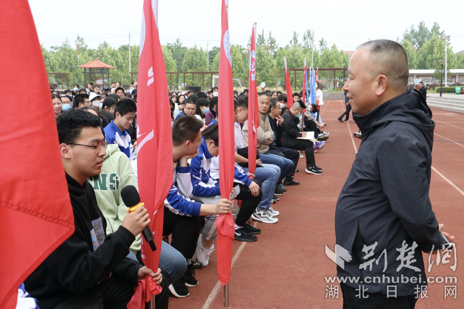 以阳光心态拥抱高考云梦县黄香高中高三考前赋能专题报告会