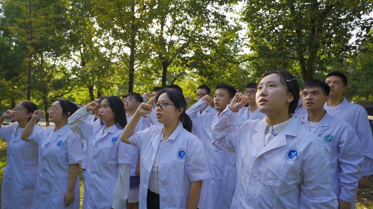 湖北科技学院 梓山湖图片