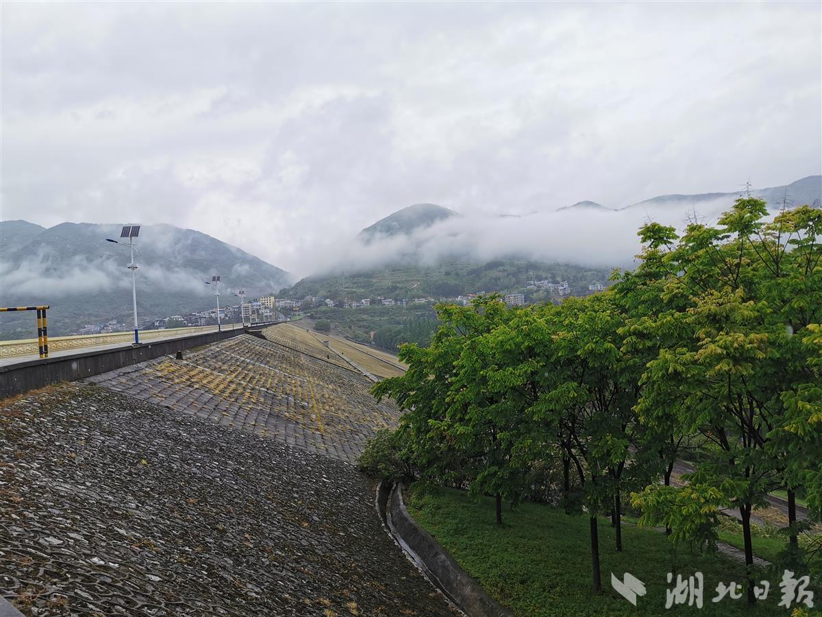 富水水库今年第三次泄洪保障度汛安全