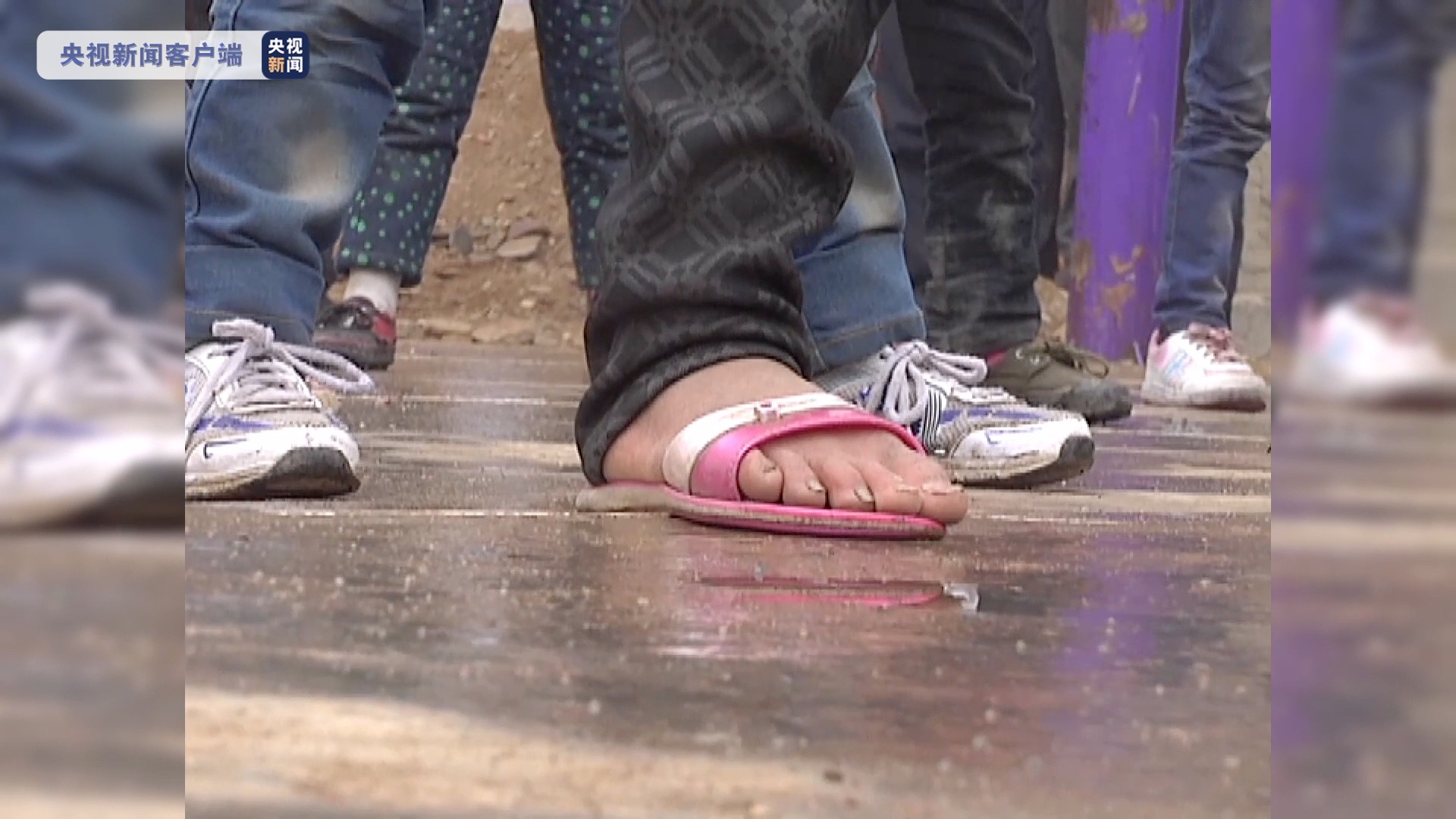 十年前,学校有190个学生,他们大部分都是留守儿童.