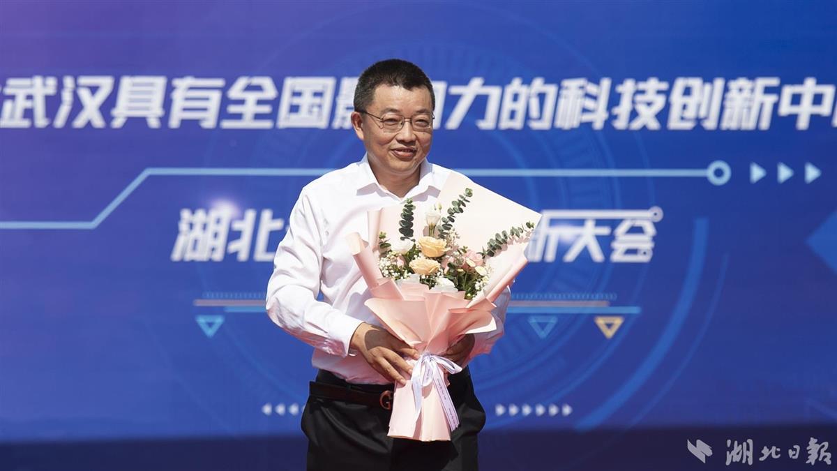 10位科学家亮相红毯,致敬“最亮的星”!粉丝来打Call-荆楚网-湖北日报网