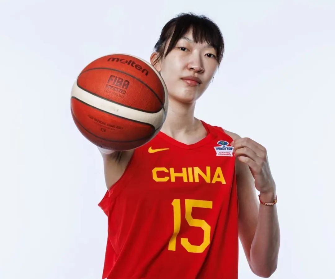 国际篮联曾将韩旭与中国篮球标志性人物姚明对比,二人在年轻时都被看