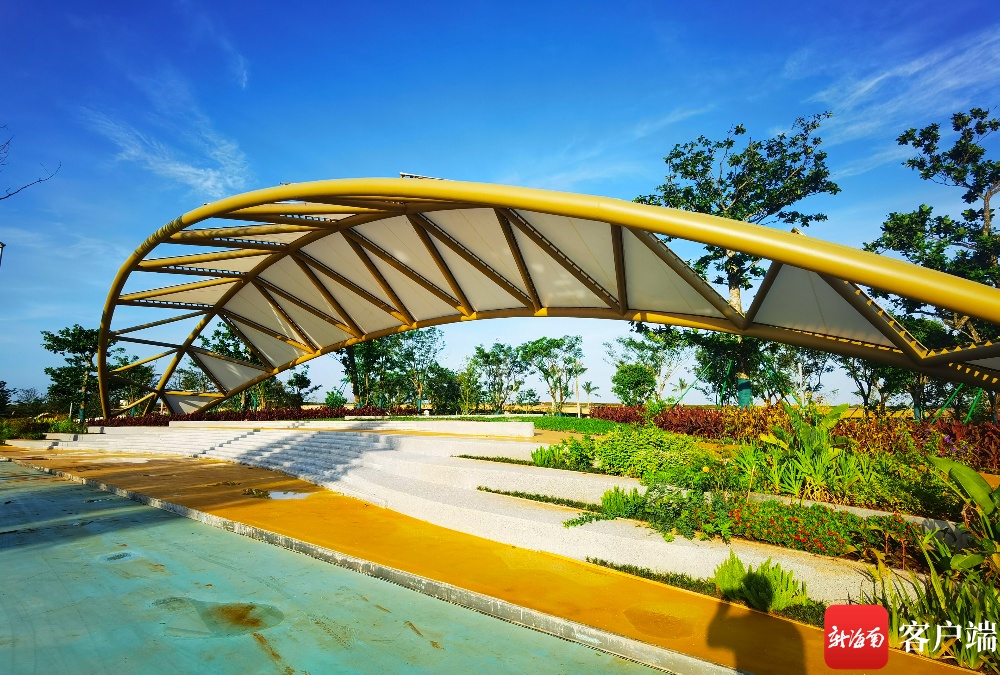 原创组图 | 海口西海岸南片区公园运动中心球场完工